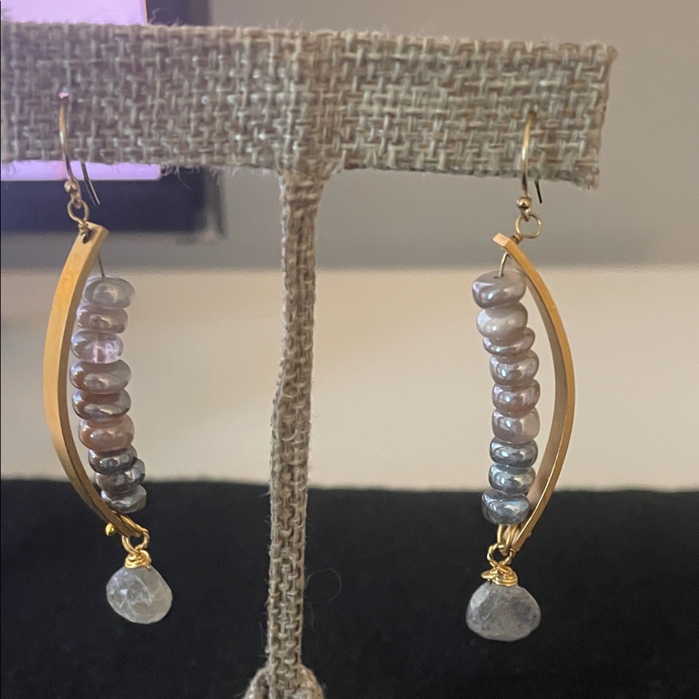 Elegant Gold and Pearl semi precious stone earrings